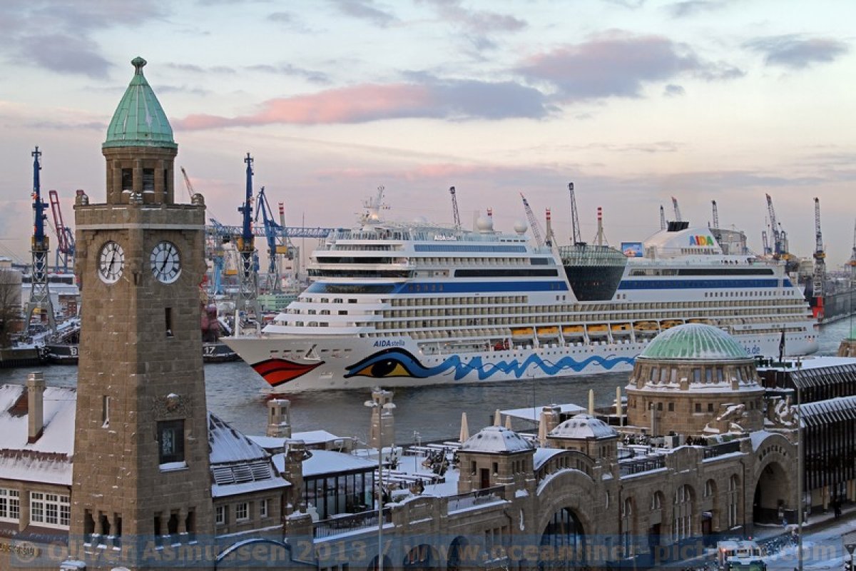 AIDA Hafenrundfahrt ab Hamburg