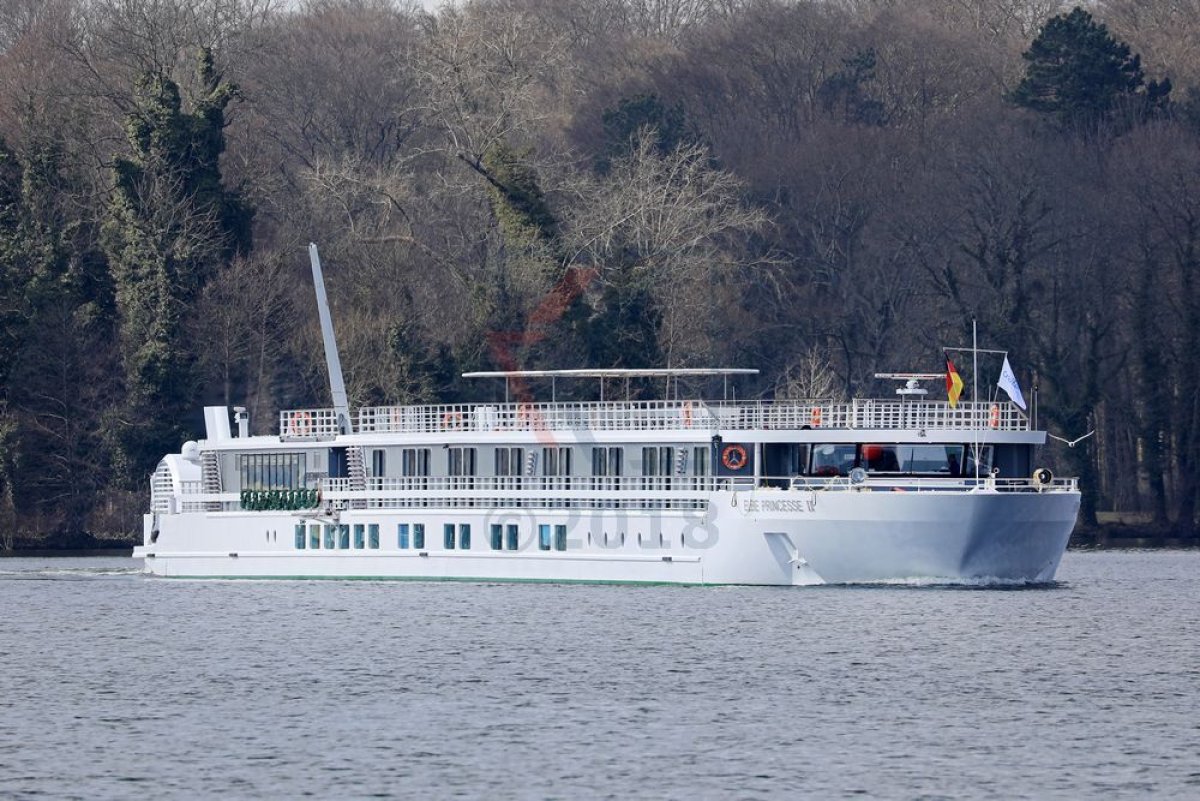 Schaufelrad-Schiff MS Elbe Princesse II: Taufe in Berlin und Schiffsportrait