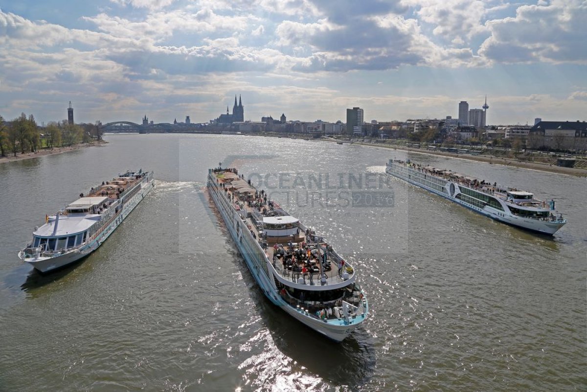 Phoenix Reisen Flottentreffen der Flusskreuzfahrtschiffe in Köln am 09. April 2016