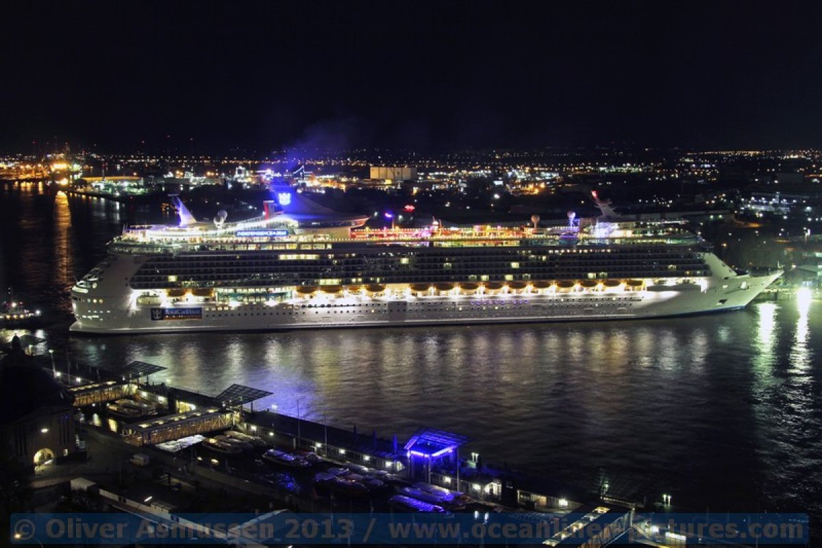 Independence of the Seas dockt bei Blohm+Voss in Hamburg ein