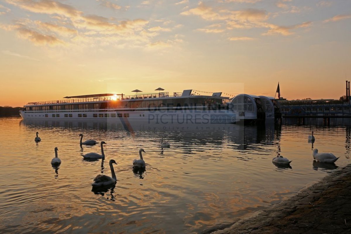 Schaufelrad-Schiff MS Elbe Princesse: Das derzeit einzige, heckgetriebene Schaufelrad-Flusskreuzfahrtschiff der Welt startet in seine Premierensaison auf der Elbe