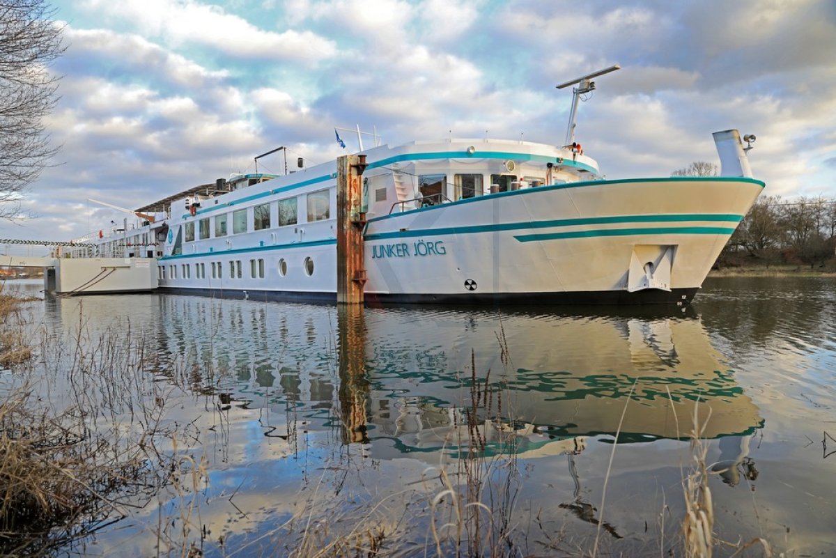 Flusskreuzfahrtschiff und Hotelschiff Junker Jörg in Wittenberg getauft