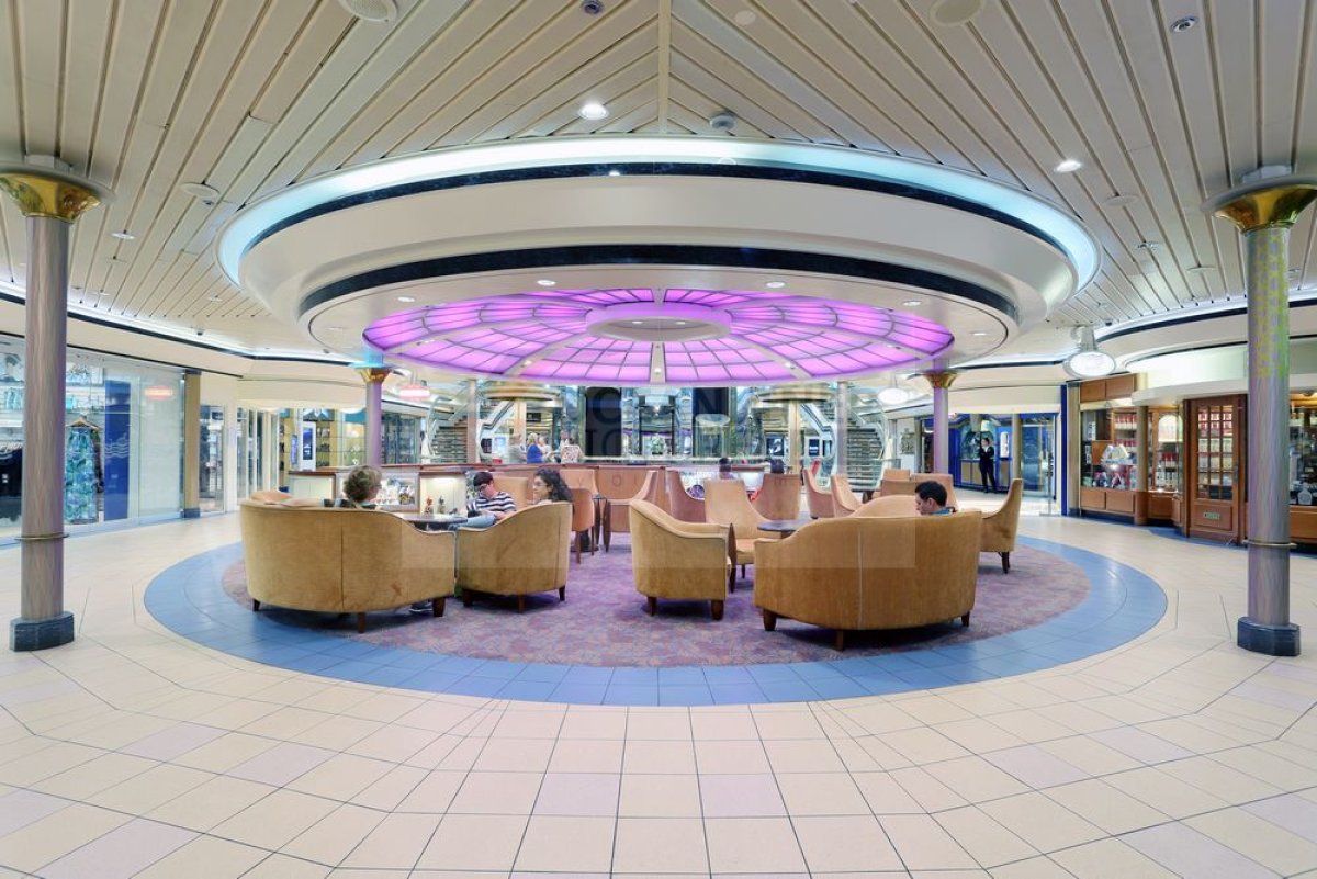 Das Kreuzfahrtschiff MS Monarch von Pullmantur Cruises – Bilder, Infos, Details