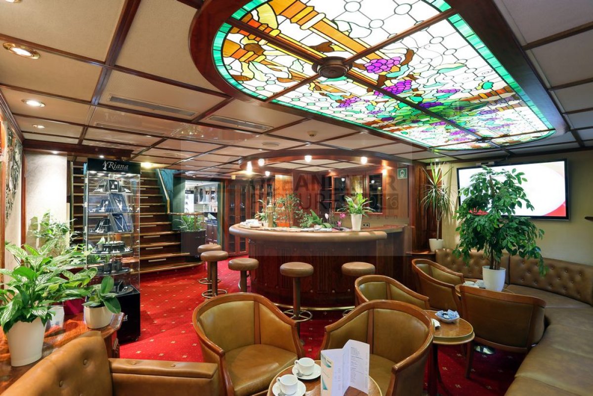 Phoenix Reisen: MS Prinzessin Katharina, das Flusskreuzfahrtschiff mit Traumschiff-Flair auf der Donau