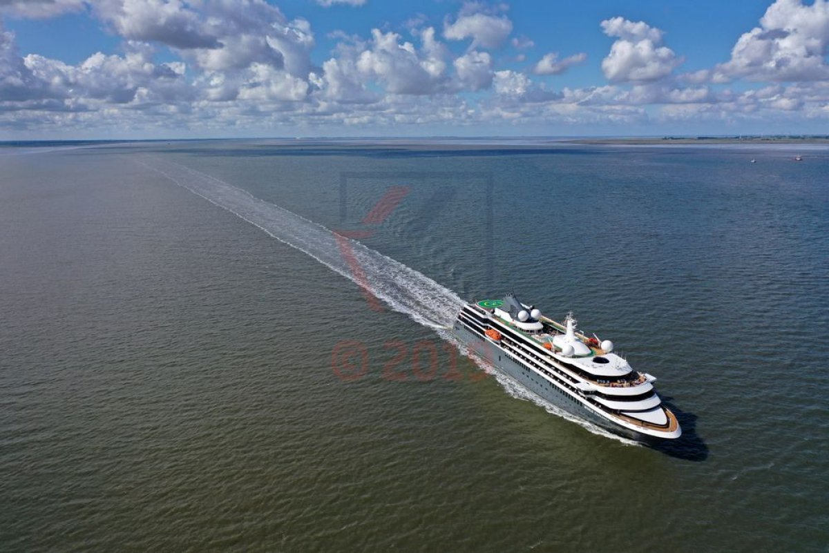 Schiffsportrait der World Explorer von nicko cruises