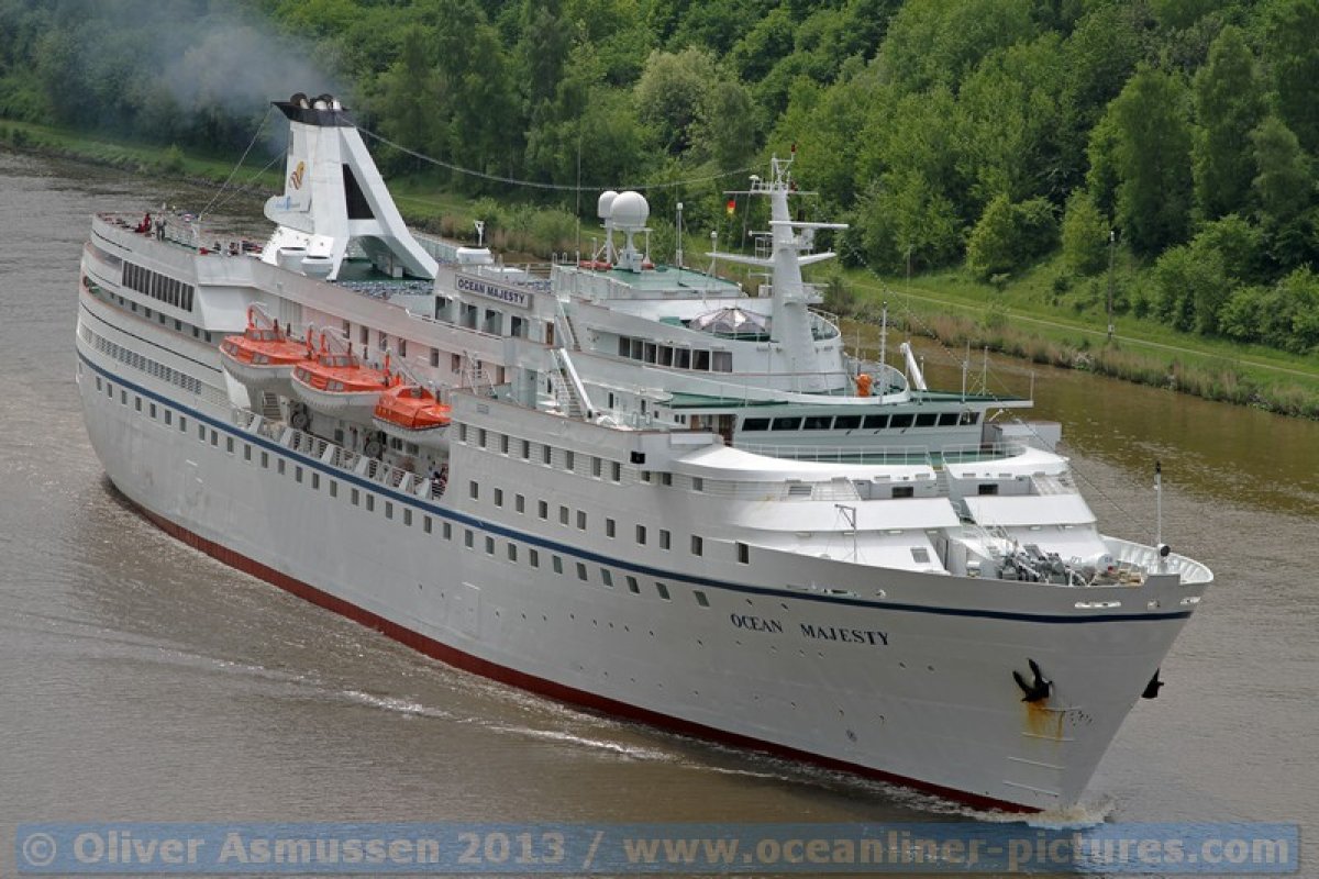 Kreuzfahrtschiff Ocean Majesty war heute erstmals unter der Flagge von Hansa Touristik im Nord-Ostsee-Kanal zu sehen