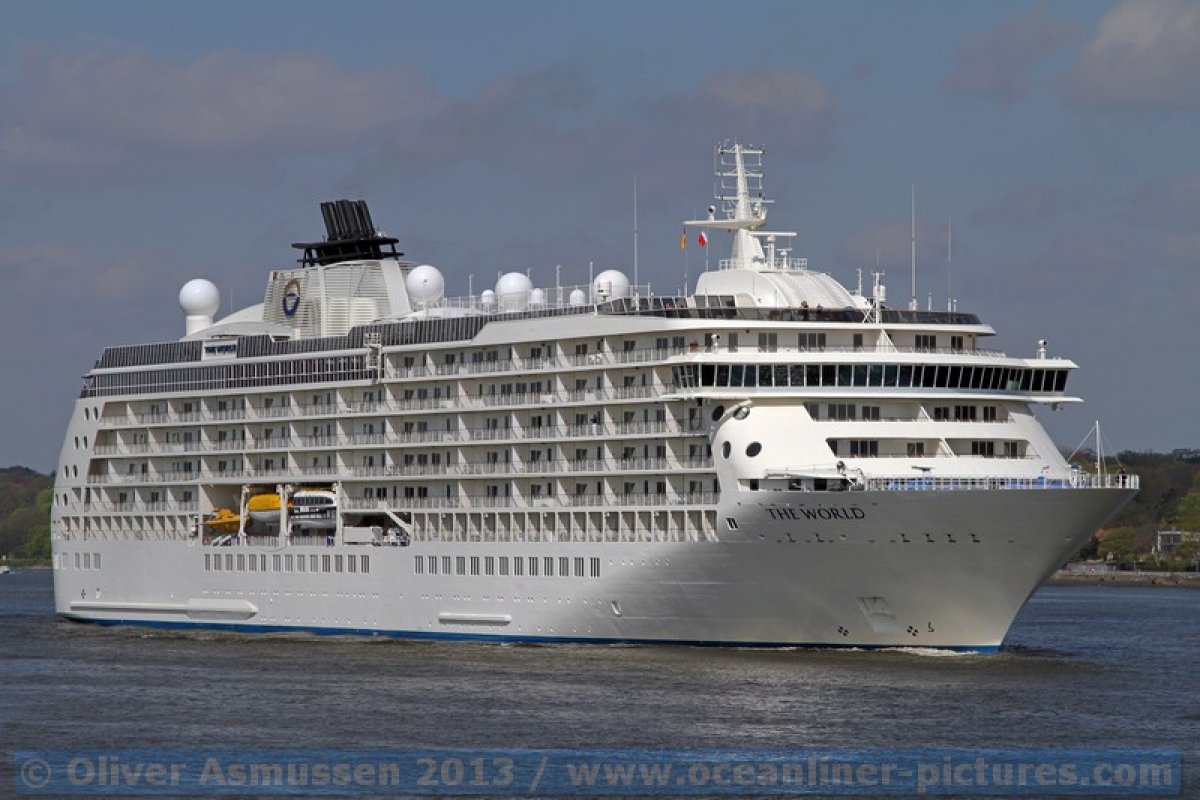 Apartmentschiff THE WORLD ist für einige Tage zu Gast im Hafen Hamburg