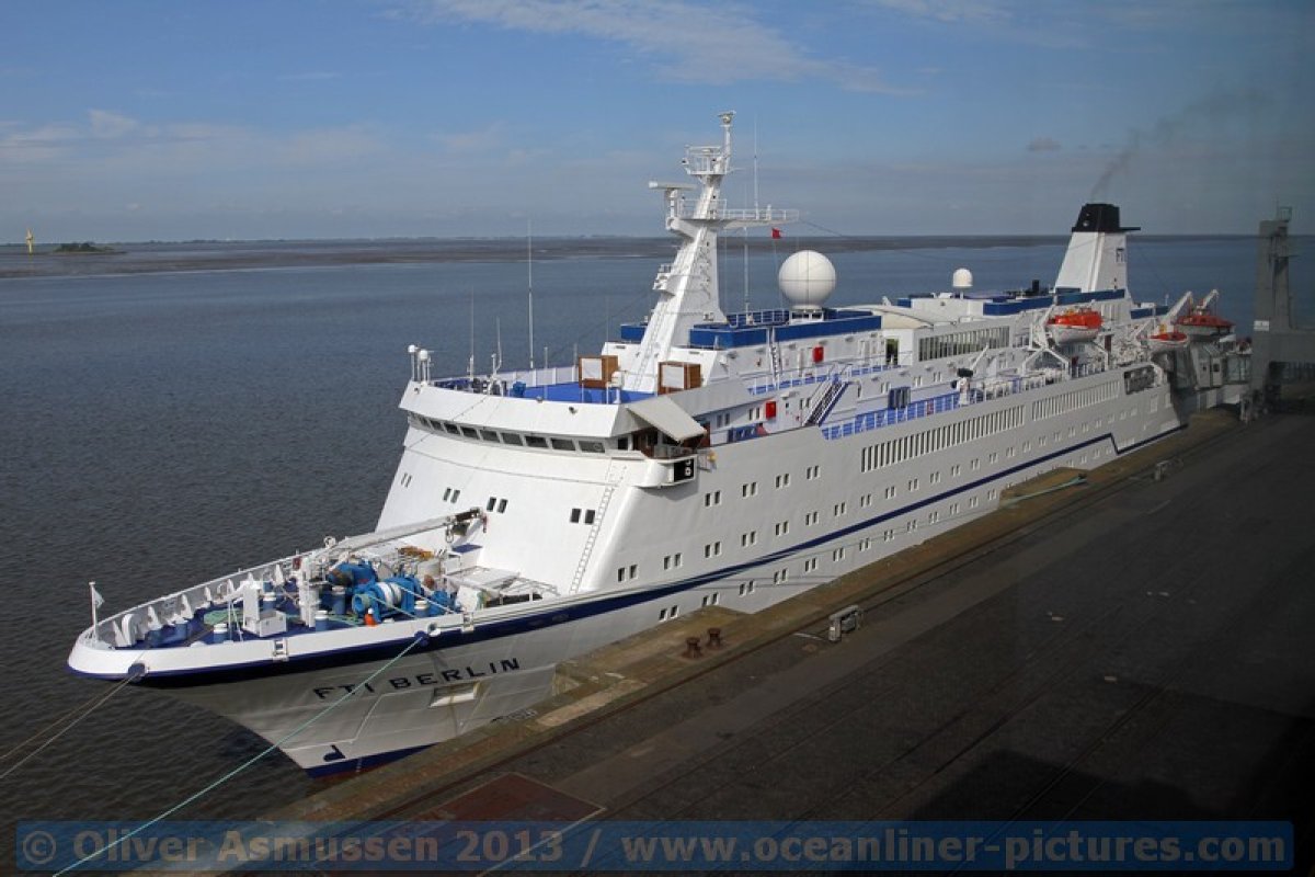 Lektoren an Bord der FTI Berlin im Sommer 2014 Lektoren an Bord der FTI Berlin im Sommer 2014