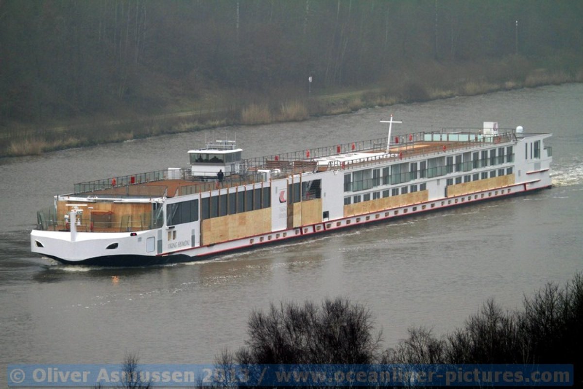 Viking River Cruises Flusskreuzfahrtschiff "Viking Heimdal" Überführung auf dem Nord-Ostsee-Kanal Viking River Cruises Flusskreuzfahrtschiff "Viking Heimdal" Überführung auf dem Nord-Ostsee-Kanal