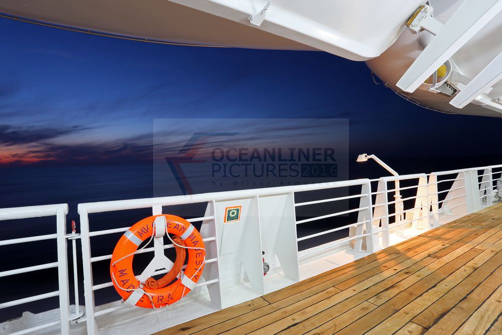 Abenddämmerung an Bord Ocean Majesty Abenddämmerung an Bord Ocean Majesty