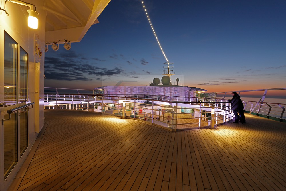 Abenddämmerung an Deck MS Artania