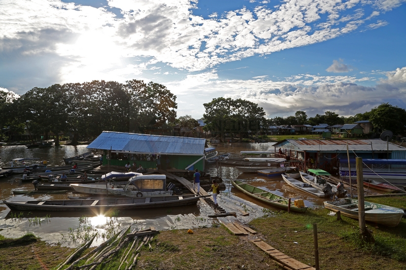 abends am Hafen von Leticia am Amazonas 09.01.2015