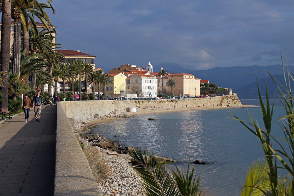 Abendstimmung am Boulevard Pascal Rossini in Ajaccio