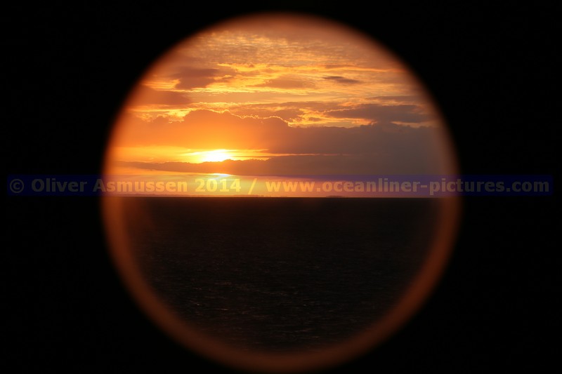 Abendstimmung an Bord der Ocean Majesty im Oeresund Abendstimmung an Bord der Ocean Majesty im Oeresund