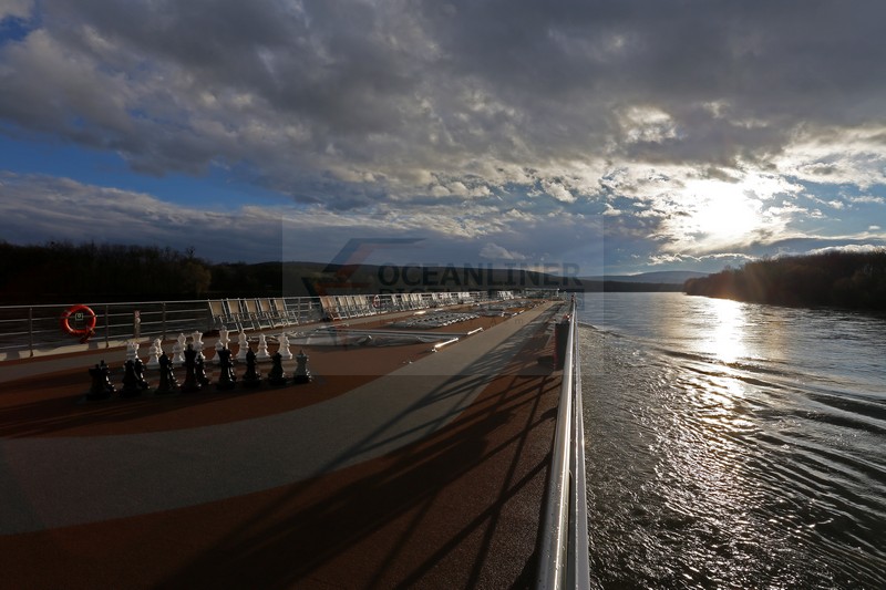 Abendstimmung MS Ariana Donau 02.04.2015