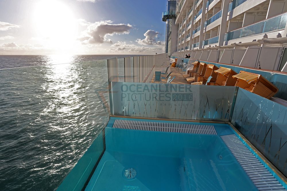 AIDAprima Lanaideck mit Infinity-Pool AIDAprima Lanaideck mit Infinity-Pool