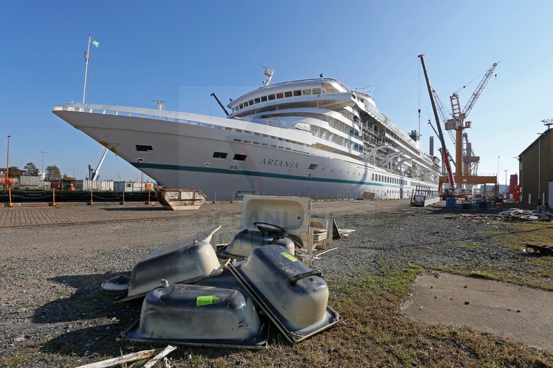 alte Badewannen MS Artania alte Badewannen MS Artania