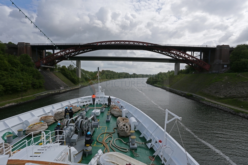 Alte Levensauer Hochbruecke und Ocean Majesty 03.06.2015