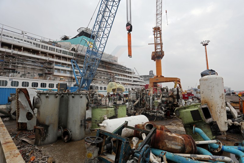 alte Teile Maschinenraum MS Artania 21.10.2014 alte Teile Maschinenraum MS Artania 21.10.2014