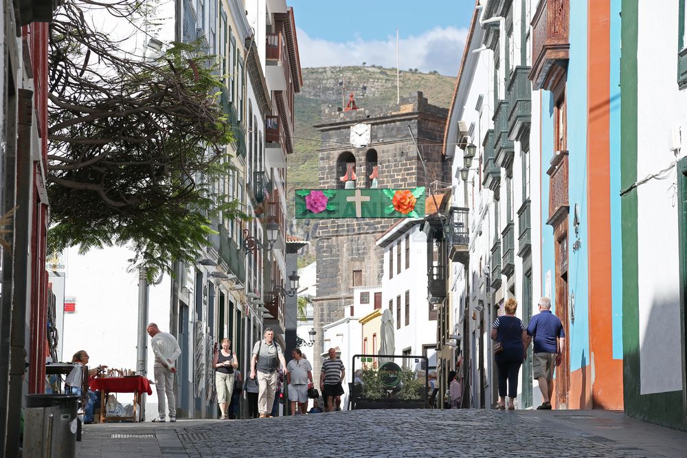 Altstadt mit Blick auf Iglesia de el Salvador in Santa Cruz de la Palma Altstadt mit Blick auf Iglesia de el Salvador in Santa Cruz de la Palma