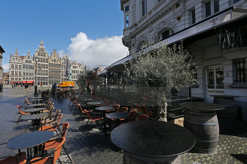 am historischen Grote Markt in Antwerpen