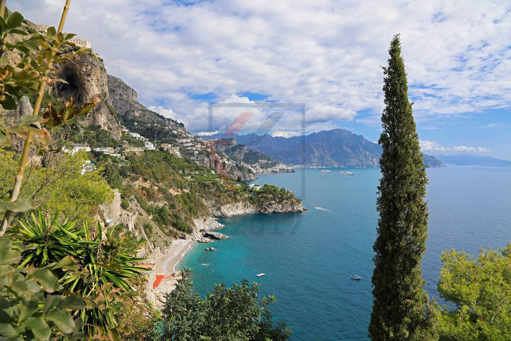 Amalfiküste bei Amalfi, Italien Amalfiküste bei Amalfi, Italien