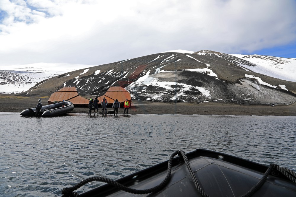 Anlandung mit Zodiac in der Whalers Bay auf Deception Island