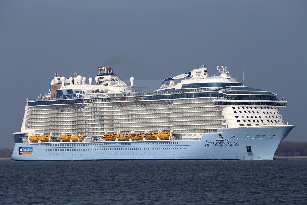 Anthem of the Seas im März 2015 auf der Elbe
