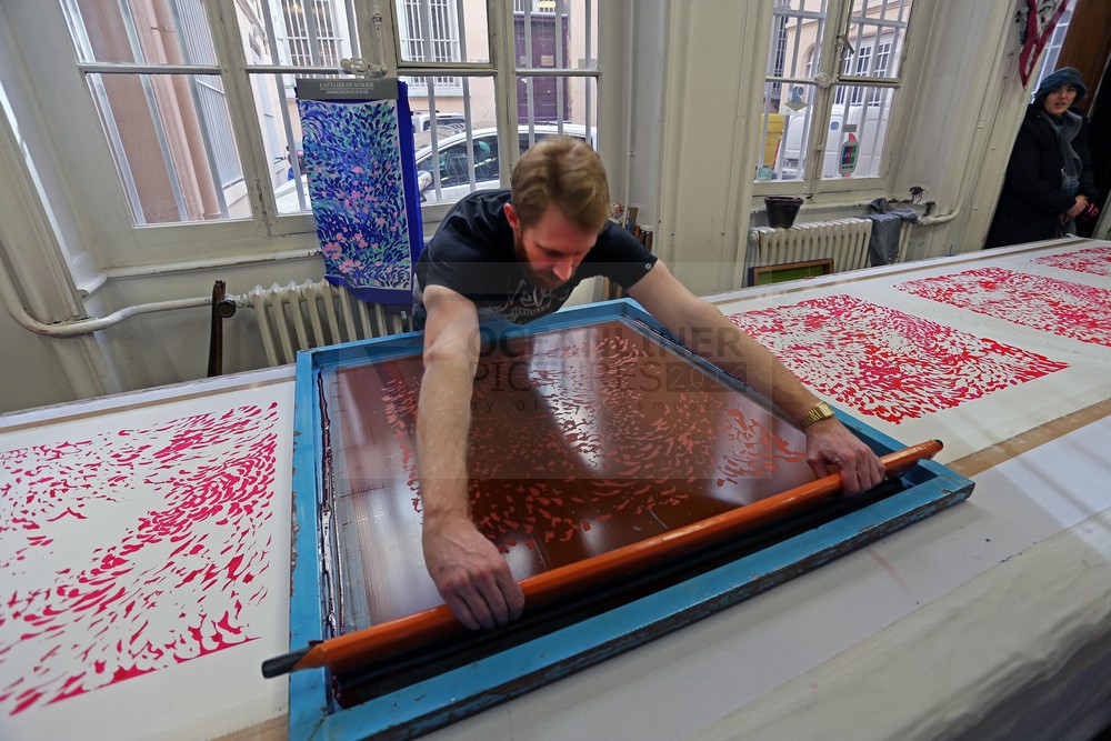 Atelier de Soierie, Siebdruckverfahren Herstellung von Seidentüchern in Lyon