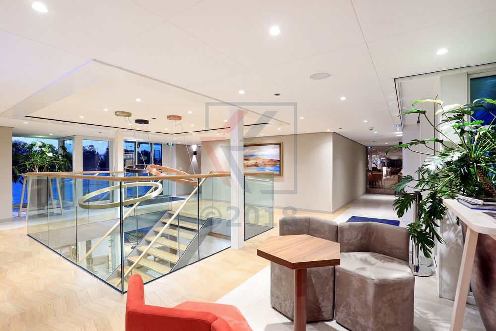 Atrium mit Sitzgelegenheiten MS Vista Star