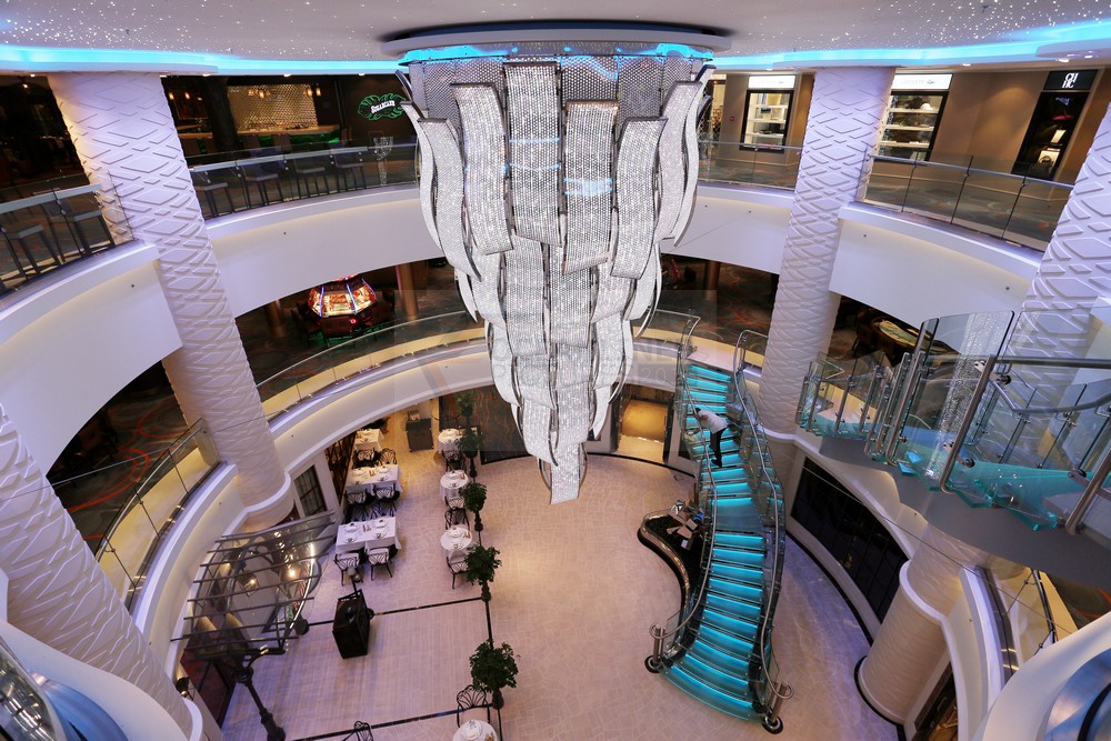 Atrium mit Treppen Norwegian Escape Atrium mit Treppen Norwegian Escape