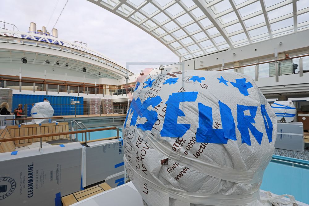 Auf dem Sonnendeck Europa 2 Werft Auf dem Sonnendeck Europa 2 Werft