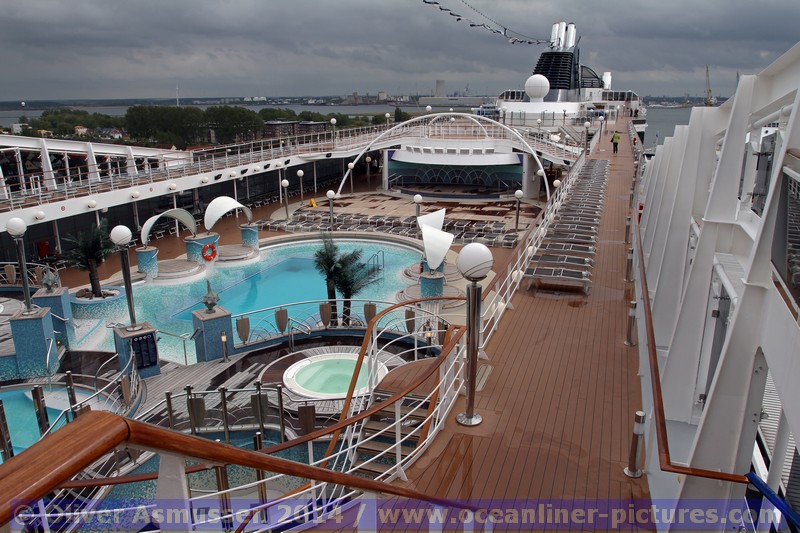 Aussendecks und Pools der MSC Poesia