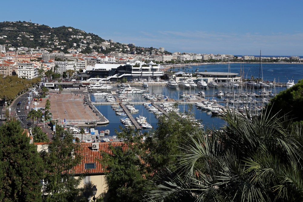 Aussicht über Cannes den Filmpalast und den Boulevard de la Croisette