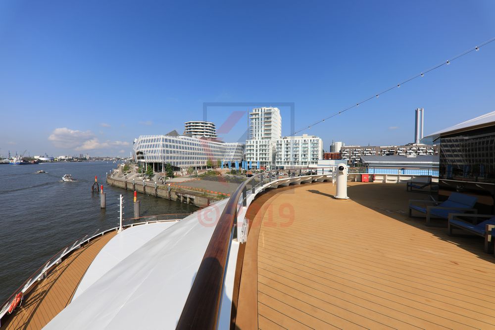 Aussichtsdeck am Bug mit Blick in Fahrtrichtung der World Explorer