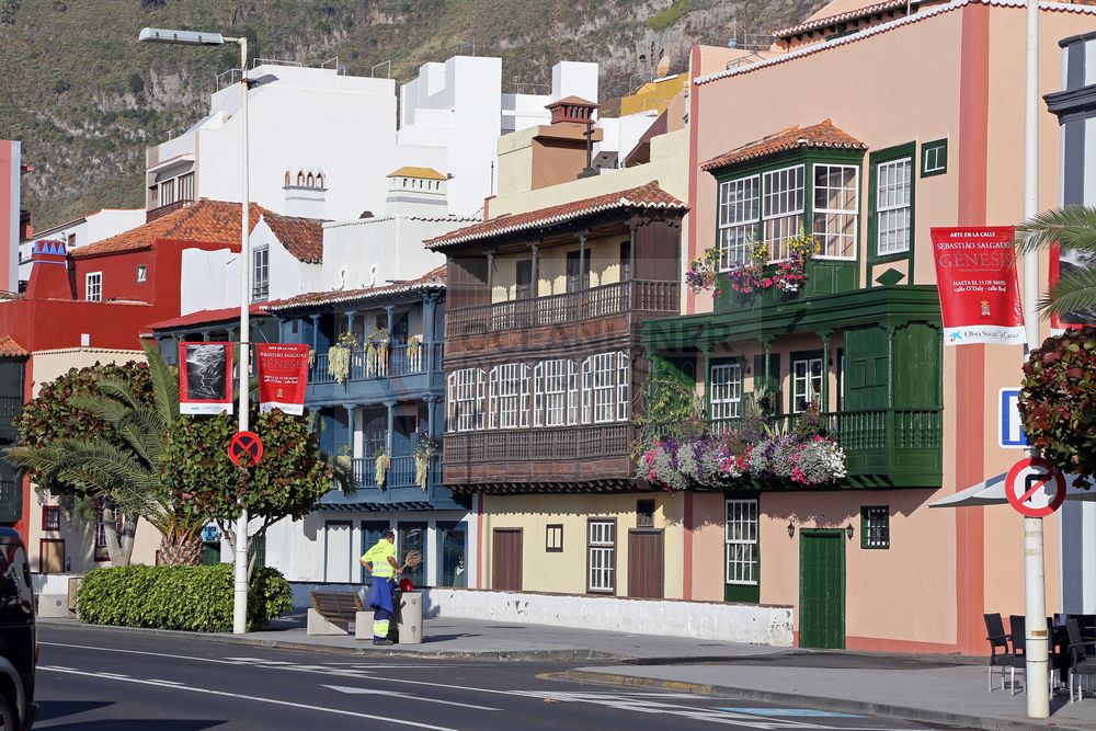 Avenida Maritima Santa Cruz de la Palma mit historischen Häusern Avenida Maritima Santa Cruz de la Palma mit historischen Häusern