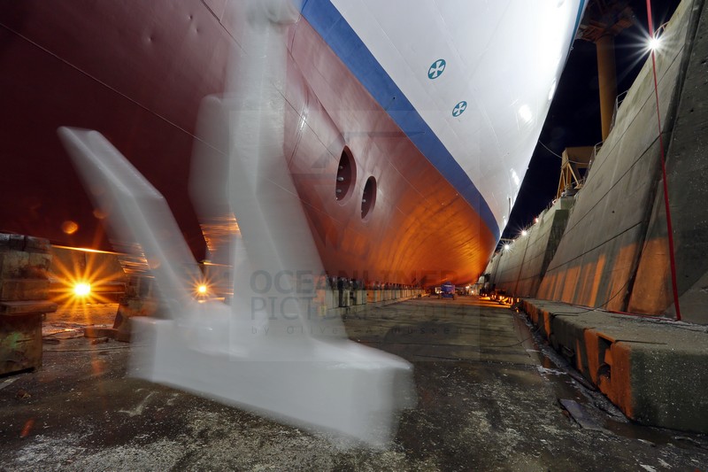 Backbordanker MS Artania im Trockendock 02.11.2014 Backbordanker MS Artania im Trockendock 02.11.2014