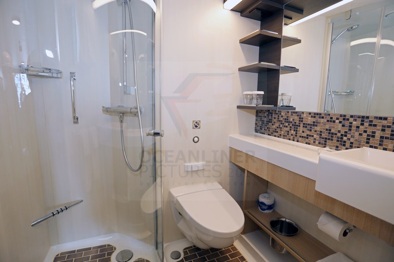 Bad mit Glastür zur Dusche Quantum of the Seas