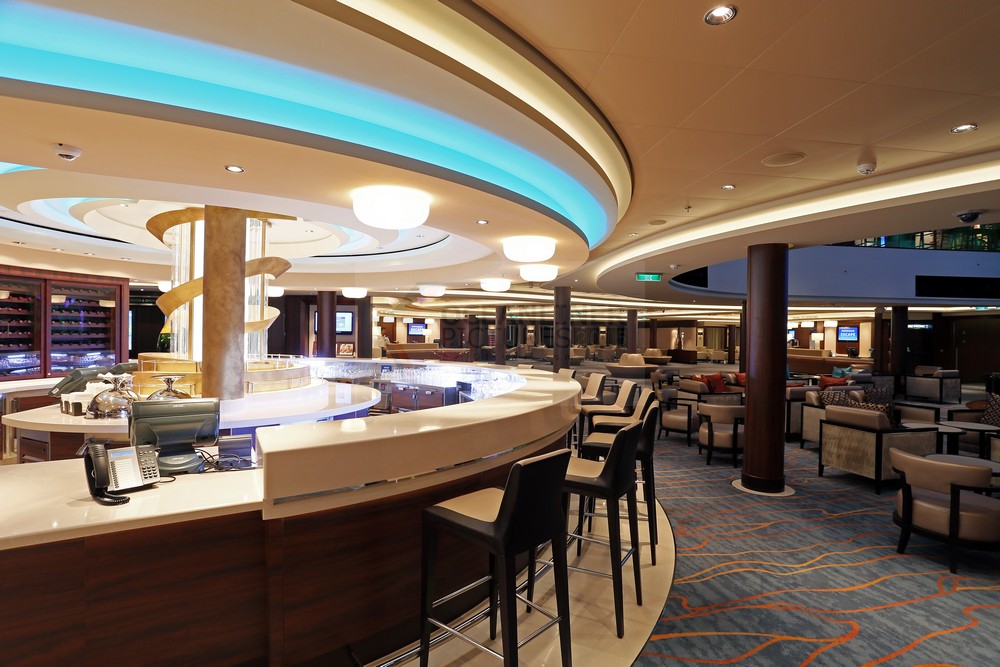 Bar at the Atrium und offener Atrium Bereich mit Rezeption Bar at the Atrium und offener Atrium Bereich mit Rezeption