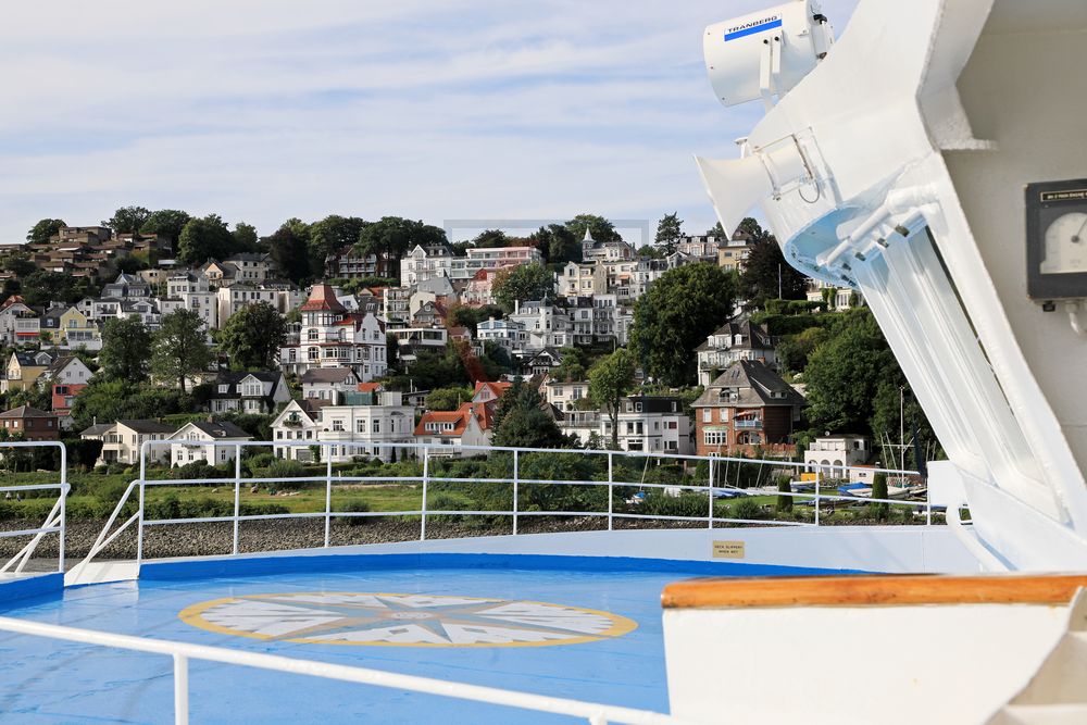 Blankenese von Bord der MS Ocean Majesty