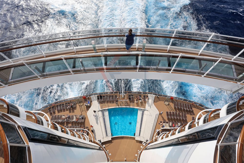 Blick auf Bridge of Sighs und Sunset Beach Pool MSC Seaview Blick auf Bridge of Sighs und Sunset Beach Pool MSC Seaview