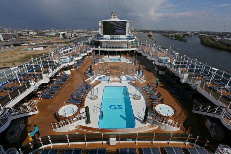 Blick auf das Pooldeck Regal Princess
