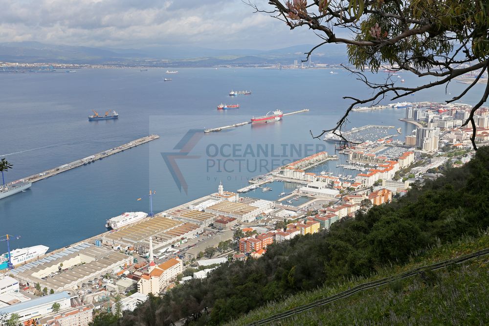 Blick auf den Hafen und die Stadt Gibraltar