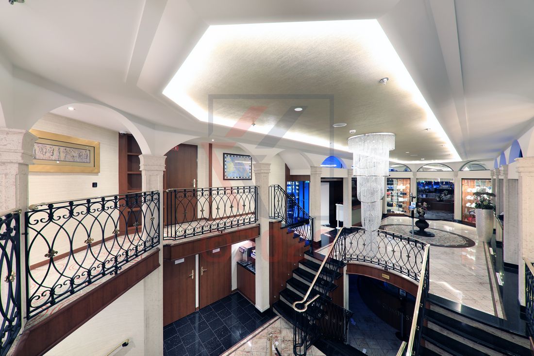 Blick auf Foyer und Rezeption Treasures