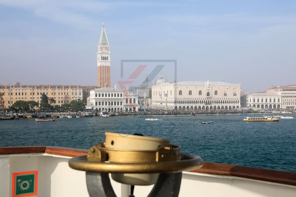 Blick auf Markusplatz und Campanile in Venedig Blick auf Markusplatz und Campanile in Venedig
