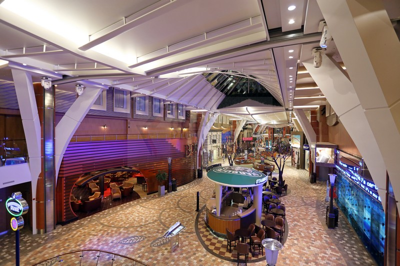 Blick auf Royal Promenade Allure of the Seas