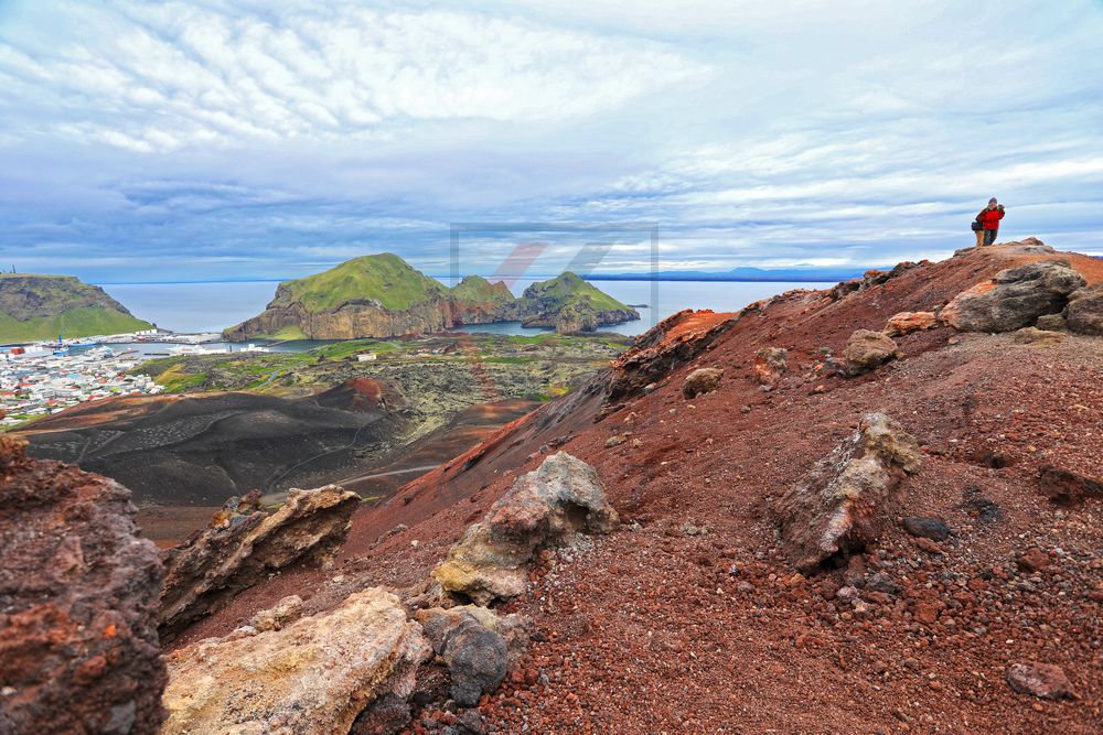 Blick vom Eldfell Vulkan auf Heimaey und Island