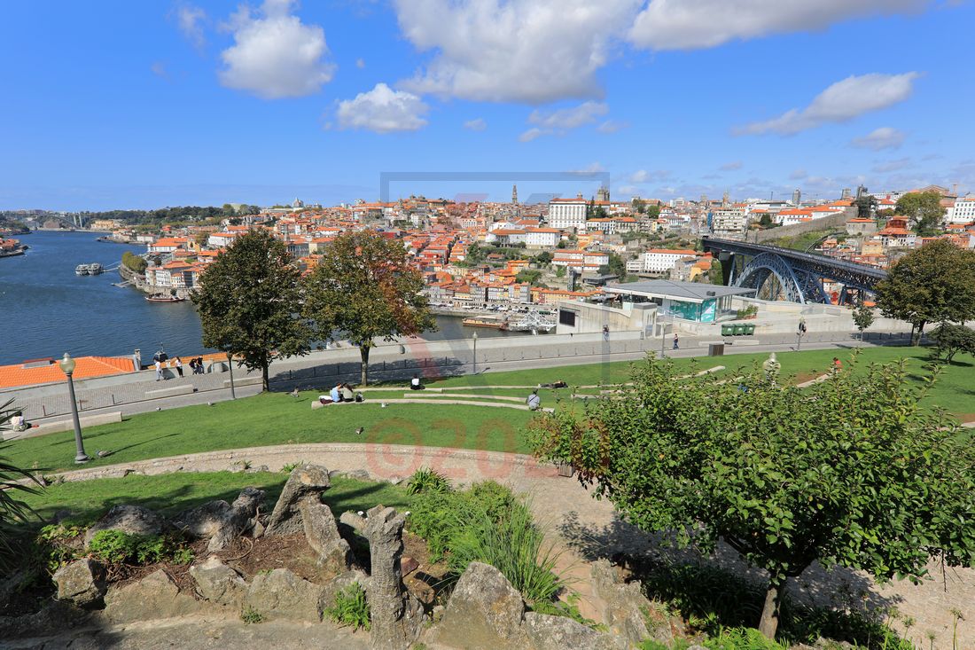 Blick vom Jardim do Morro nach Porto
