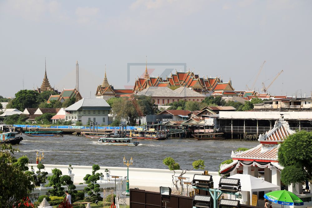 Blick vom Wat Arun Temple auf Königspalast in Bangkok