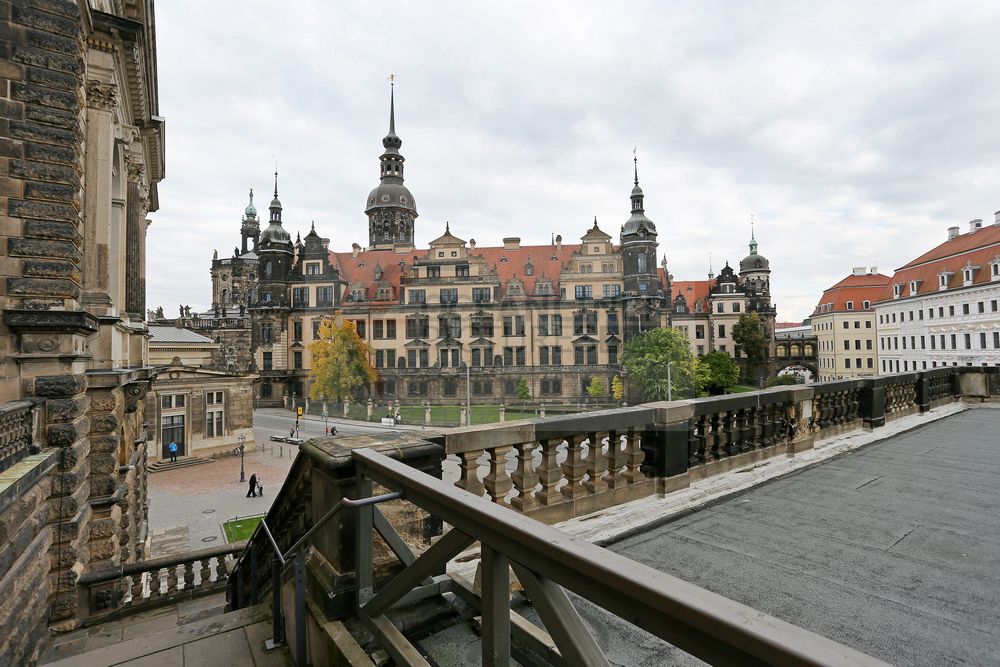 Blick vom Zwinger auf Residenzschloss und Hausmannsturm Dresden Blick vom Zwinger auf Residenzschloss und Hausmannsturm Dresden
